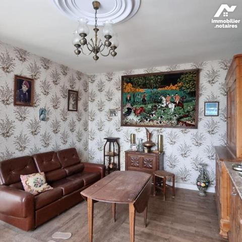 A St Loup du Gast, nous proposons à la vente, une maison d'une surface de 105m², à rénover, com...