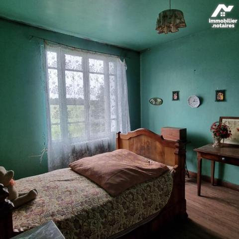 A St Loup du Gast, nous proposons à la vente, une maison d'une surface de 105m², à rénover, com...