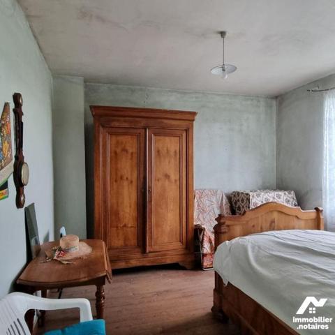 A St Loup du Gast, nous proposons à la vente, une maison d'une surface de 105m², à rénover, com...