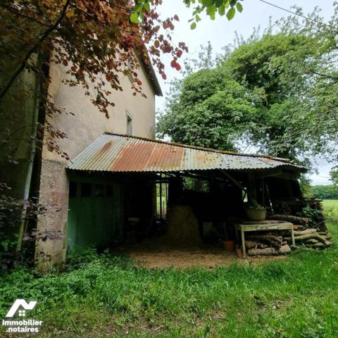 A St Loup du Gast, nous proposons à la vente, une maison d'une surface de 105m², à rénover, com...