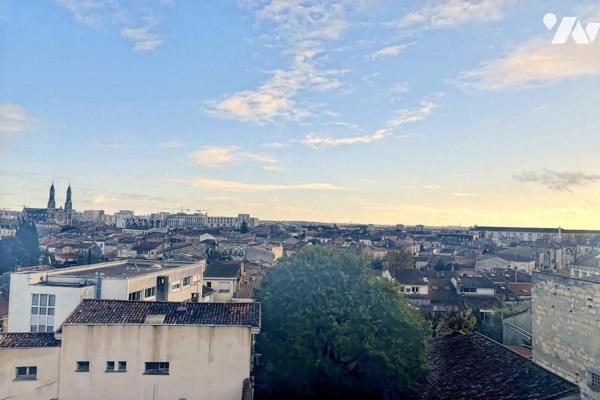 Bordeaux - Cours de l'Yser - T1 lumineux avec balcon

Situé cours de l'Yser, au 5 étage sur 8...