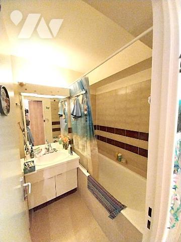 Studio en RDJ avec balcon