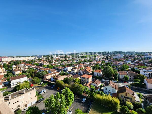TOULOUSE SAOUZELONG Appartement à vendre en dernier étage avec vue dégagée sur Toulouse - cave - parking extérieur