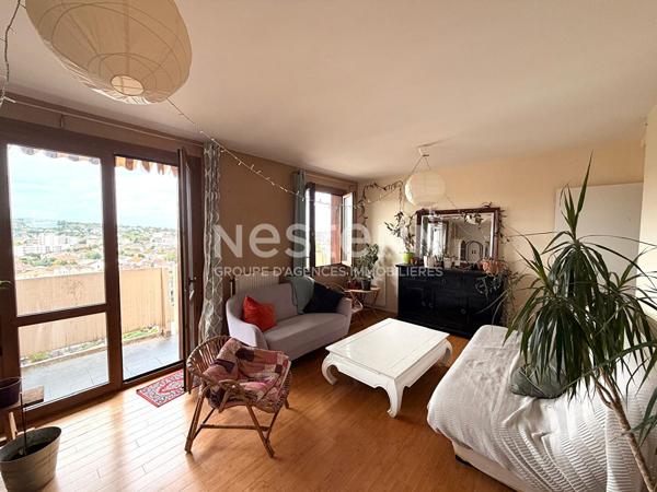 TOULOUSE SAOUZELONG Appartement à vendre en dernier étage avec vue dégagée sur Toulouse - cave - parking extérieur