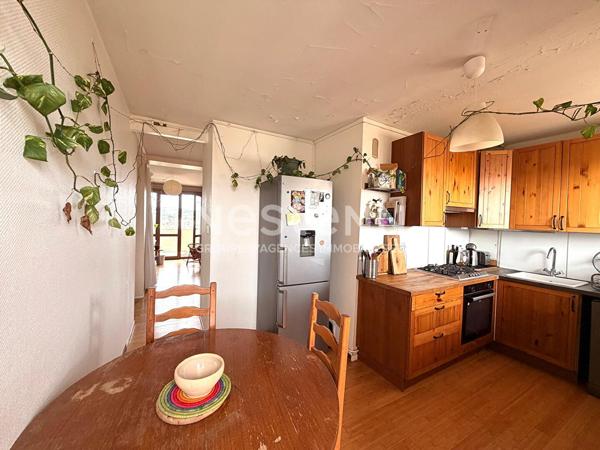 TOULOUSE SAOUZELONG Appartement à vendre en dernier étage avec vue dégagée sur Toulouse - cave - parking extérieur