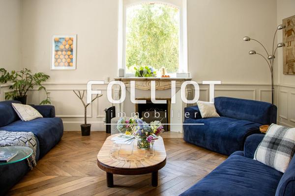 A VENDRE Maison de prestige à vendre à Coutances - 15 pièces, 357 m² sur terrain de 2945 m²