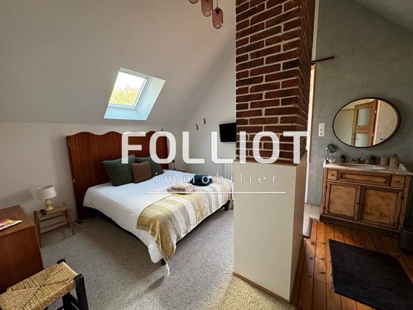 A VENDRE Maison de prestige à vendre à Coutances - 15 pièces, 357 m² sur terrain de 2945 m²