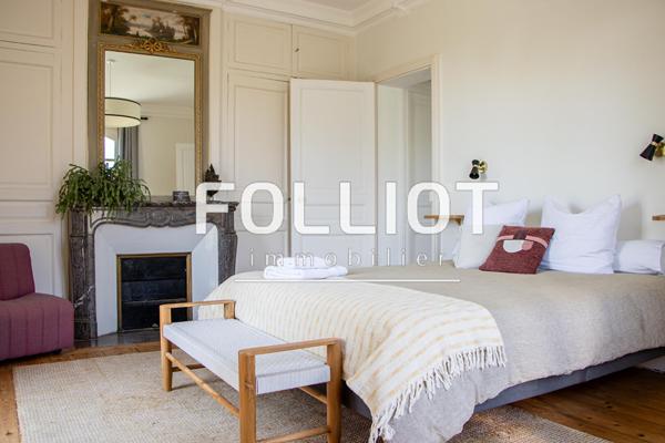 A VENDRE Maison de prestige à vendre à Coutances - 15 pièces, 357 m² sur terrain de 2945 m²