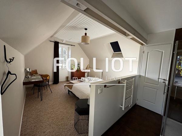 A VENDRE Maison de prestige à vendre à Coutances - 15 pièces, 357 m² sur terrain de 2945 m²