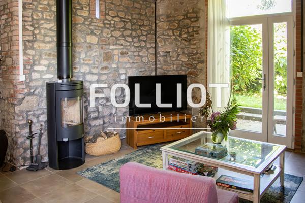 A VENDRE Maison de prestige à vendre à Coutances - 15 pièces, 357 m² sur terrain de 2945 m²