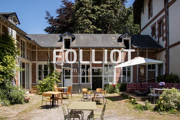 A VENDRE Maison de prestige à vendre à Coutances - 15 pièces, 357 m² sur terrain de 2945 m²