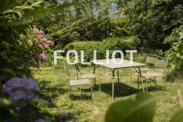 A VENDRE Maison de prestige à vendre à Coutances - 15 pièces, 357 m² sur terrain de 2945 m²