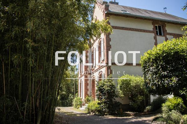 A VENDRE Maison de prestige à vendre à Coutances - 15 pièces, 357 m² sur terrain de 2945 m²