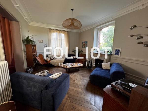 A VENDRE Maison de prestige à vendre à Coutances - 15 pièces, 357 m² sur terrain de 2945 m²