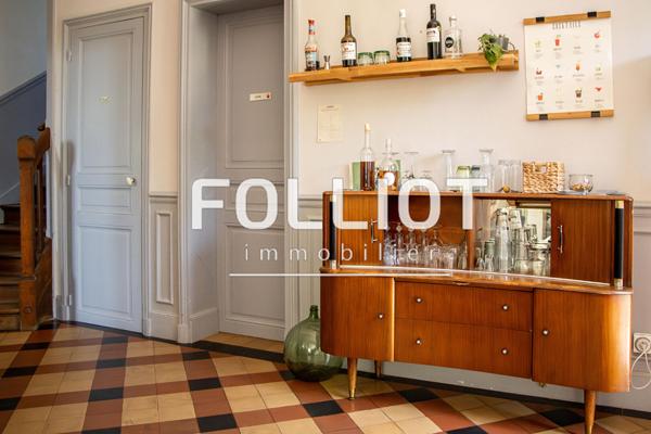 A VENDRE Maison de prestige à vendre à Coutances - 15 pièces, 357 m² sur terrain de 2945 m²