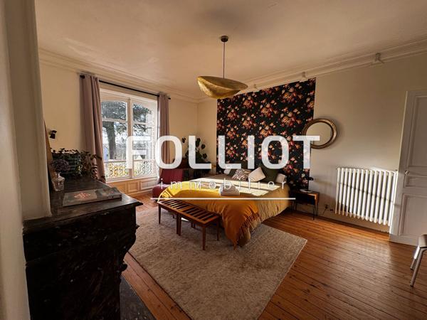 A VENDRE Maison de prestige à vendre à Coutances - 15 pièces, 357 m² sur terrain de 2945 m²