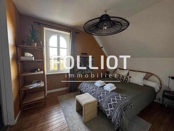 A VENDRE Maison de prestige à vendre à Coutances - 15 pièces, 357 m² sur terrain de 2945 m²