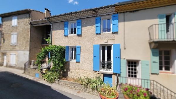 Maison de village avec grand garage et terrasses