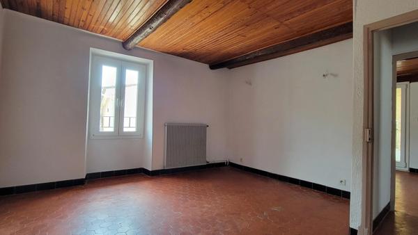 Maison de village avec grand garage et terrasses