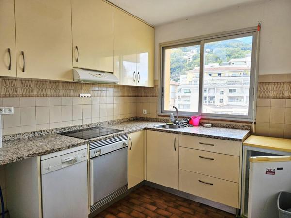 APPARTEMENT 3 PIECES A RENOVER AVEC GARAGE