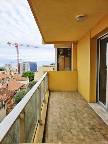 APPARTEMENT 3 PIECES A RENOVER AVEC GARAGE