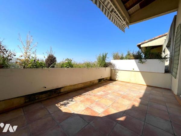 Appartement traversant T3 avec terrasse cave et garage