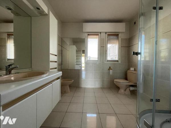 Appartement traversant T3 avec terrasse cave et garage