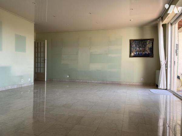 Appartement traversant T3 avec terrasse cave et garage