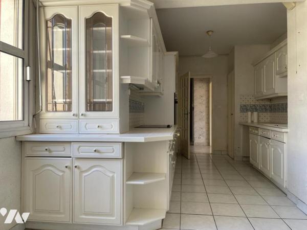 Appartement traversant T3 avec terrasse cave et garage