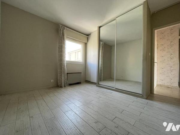 Appartement traversant T3 avec terrasse cave et garage