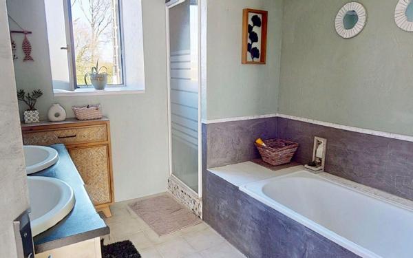 Maison à vendre    5 pièces •  Plouray