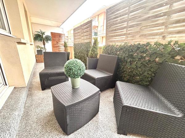 T2 avec grand balcon parking