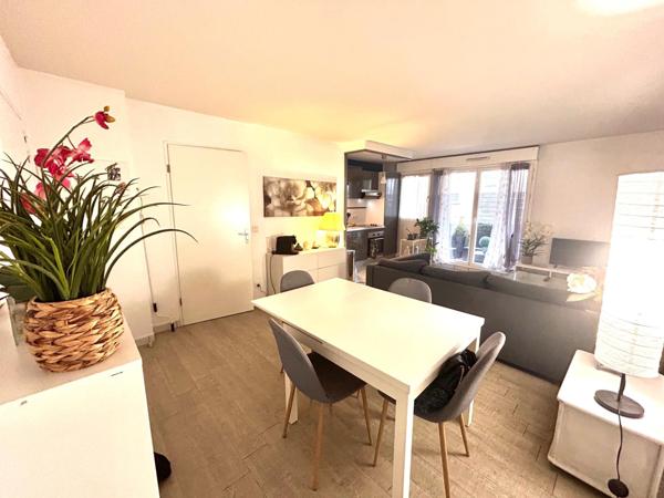 T2 avec grand balcon parking