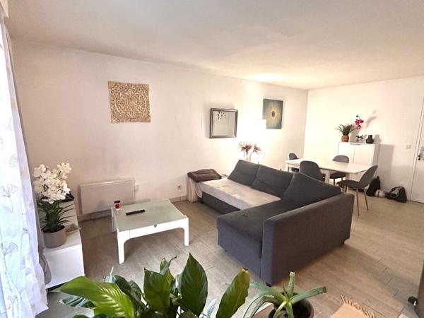 T2 avec grand balcon parking