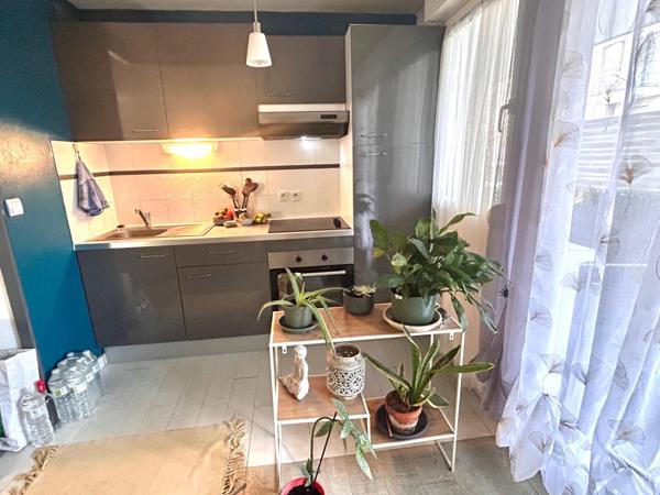 T2 avec grand balcon parking