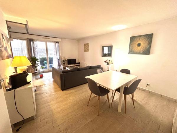 T2 avec grand balcon parking