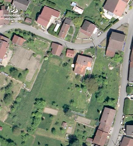 * Une maison à usage d'habitation, construite en 1911, comprenant :