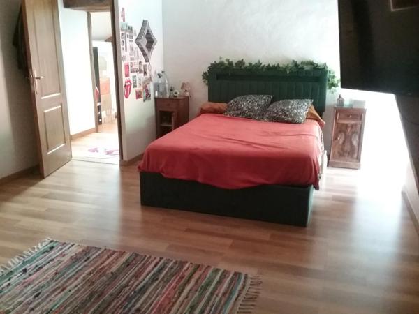 Maison rénovée  4 chambres avec piscine et le plus un T2 indépendant.