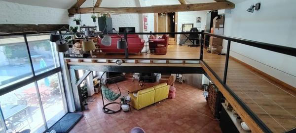 Maison rénovée  4 chambres avec piscine et le plus un T2 indépendant.