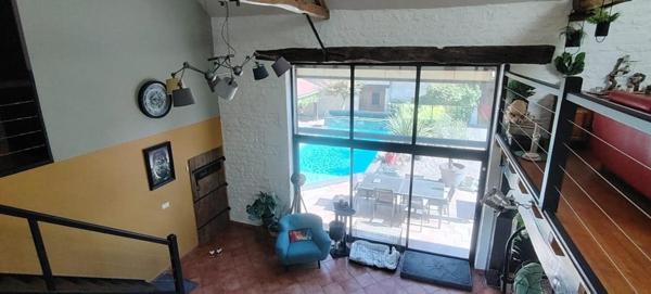 Maison rénovée  4 chambres avec piscine et le plus un T2 indépendant.
