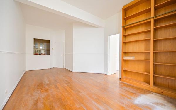 Appartement à vendre    4 pièces • 72 m2 Paris 4