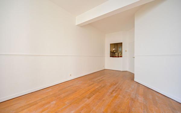 Appartement à vendre    4 pièces • 72 m2 Paris 4