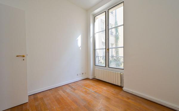 Appartement à vendre    4 pièces • 72 m2 Paris 4