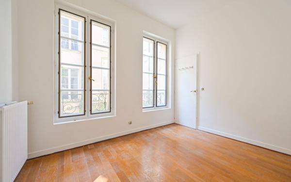 Appartement à vendre    4 pièces • 72 m2 Paris 4