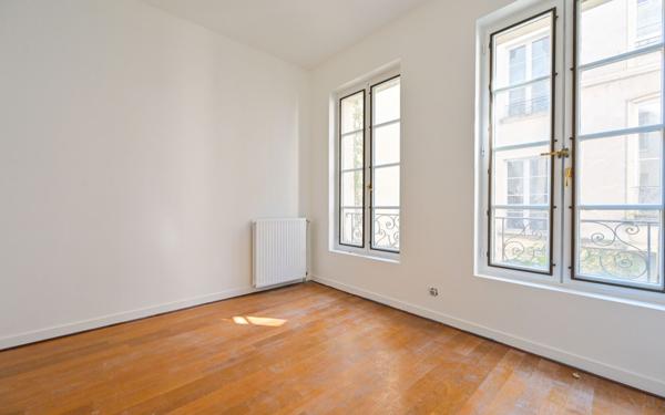 Appartement à vendre    4 pièces • 72 m2 Paris 4