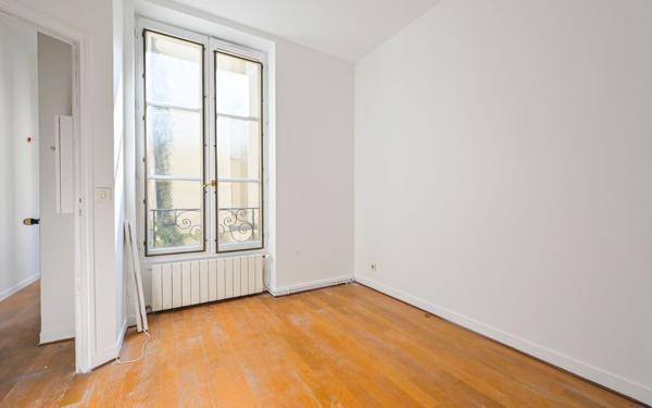Appartement à vendre    4 pièces • 72 m2 Paris 4