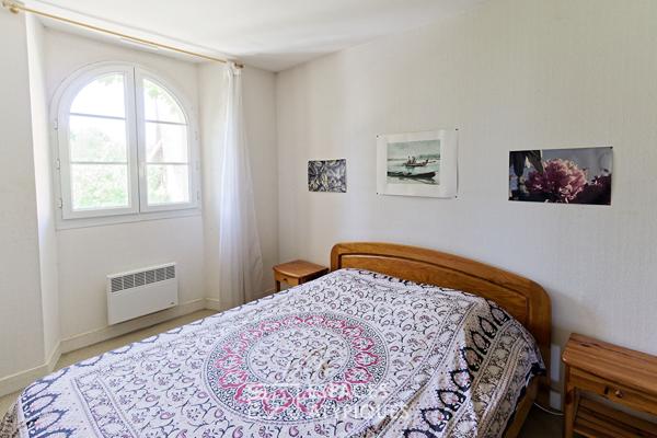 Maison de village : propriété avec 3 logements et verger