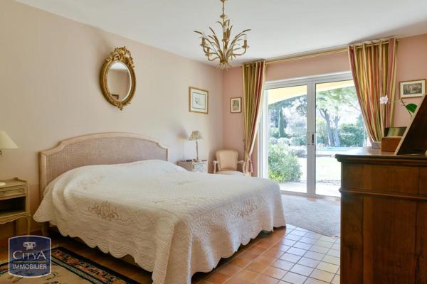 Maison à vendre 8 pièces 240m² Rochefort-du-Gard (30650)