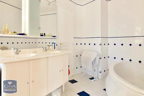 Maison à vendre 8 pièces 240m² Rochefort-du-Gard (30650)