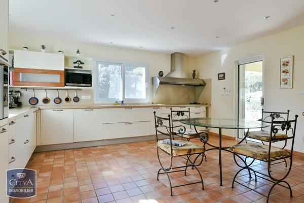 Maison à vendre 8 pièces 240m² Rochefort-du-Gard (30650)